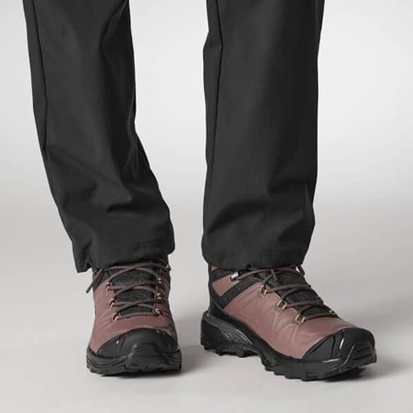 Découvrez la performance des chaussures de randonnée Salomon X Ultra Snowpilot : imperméabilité, confort et stabilité en conditions hivernales.