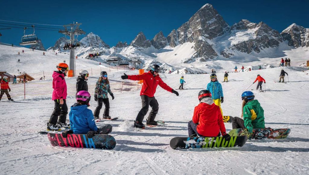 Cours de Snowboard à Avoriaz : apprenez à Maîtriser la Glisse